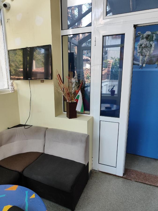 Лидер Хаус Хостел Varna Exterior photo